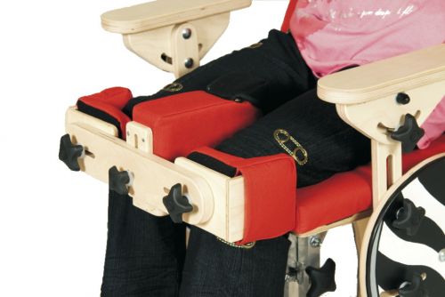 Knee stabilization for rehabilitation chair 