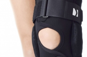 Open knee brace with two splints 1R AM-OSK-O/1R
